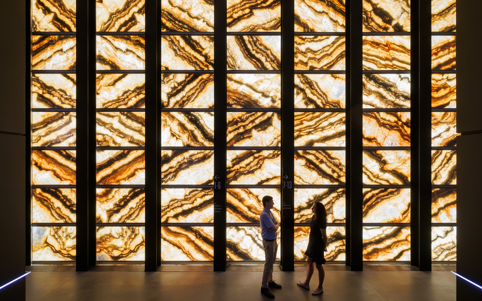 06-Perelman-Performing-Arts-Center-interior-corridor-on-theater-level-designed-by-REX.-Image-Iwan-Baan.-copy